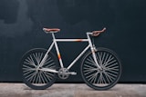 Vsport体育公益跑活动在奥林匹克森林公园举行，数百名跑者参与